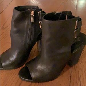 BCBG Black size 8 1/2 shoes